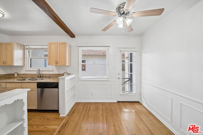 Photo - 5303 Vantage Ave Unidad 5303 1/2
