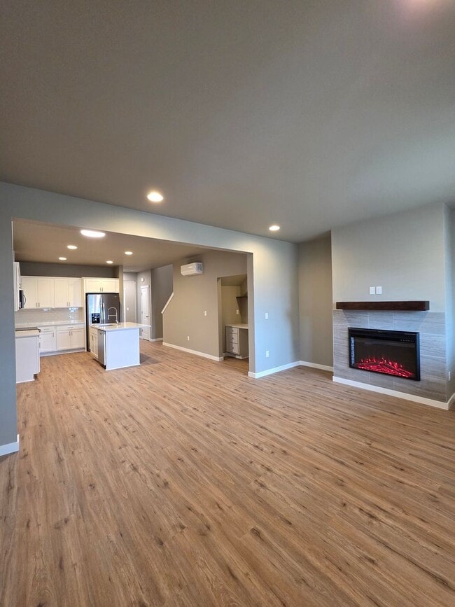 Photo - Brand New Large 2 bedroom 2.5 Bathrooms in Centralia