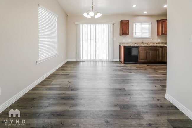 Photo - 2251 E Maple Dr