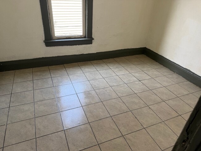 Building Photo - 376 S Harrison Ave Unit 1