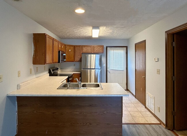 2Br - Unit 4 - 3974 Amelia Ave