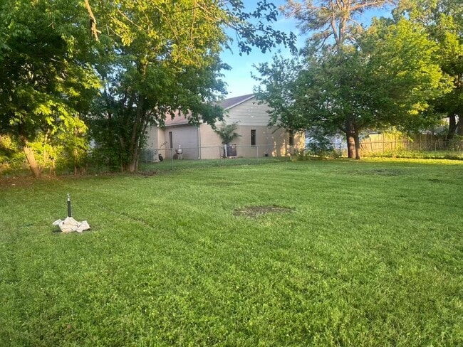 Photo - 426 N Clements St