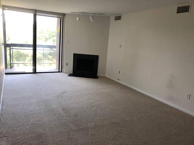 Living Room - 600 21st St NW Unit 502