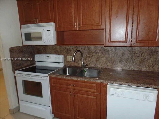 Photo - 447 NE 195th St Unit 117