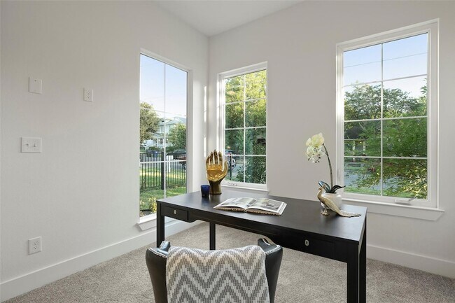 Photo - 933 W Eighth Street Unit