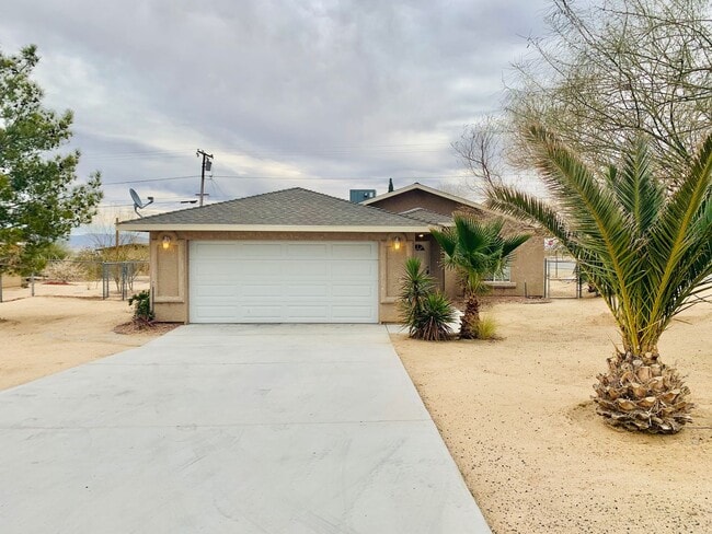 Building Photo - 5499 Mariposa Ave