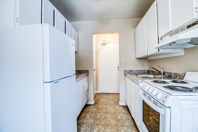 Photo - Randal Court