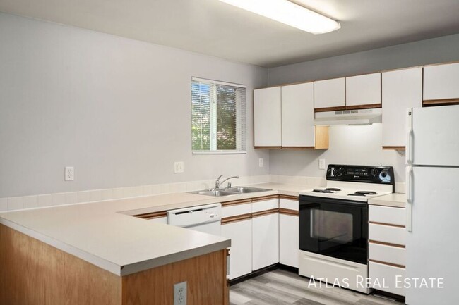 Building Photo - 1919 11th Ave Unit 3 Rental