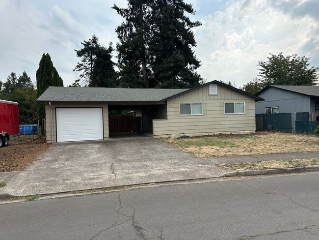 Building Photo - Beautifully updated 3 bedroom, 1 bath hous... Rental