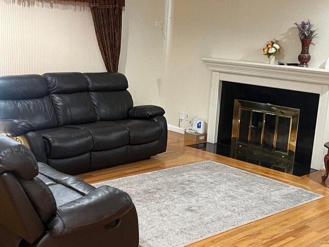 Photo - FURNISHED SHORT TERM 6-9 MONTHS TERMS AVAI...