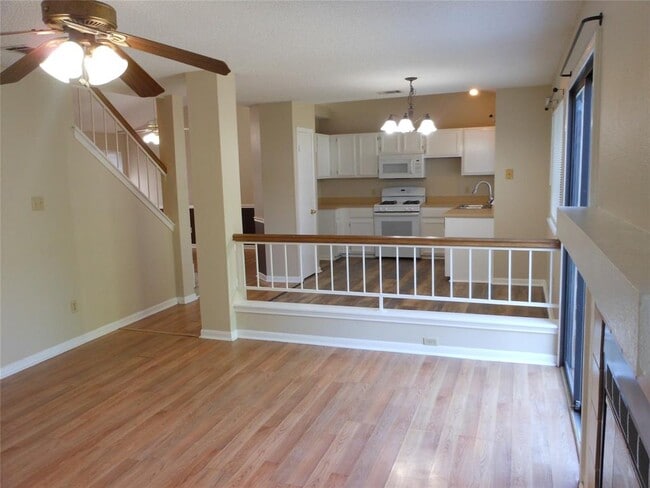 Photo - 8402 Siskin Cove