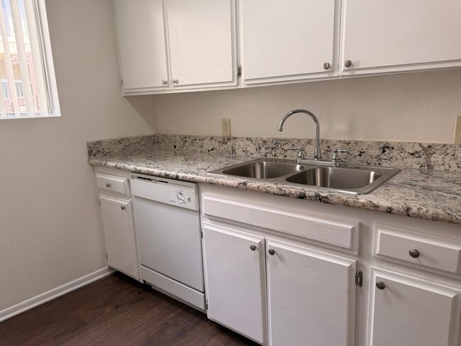 Photo - 24851 Walnut St Unidad 114