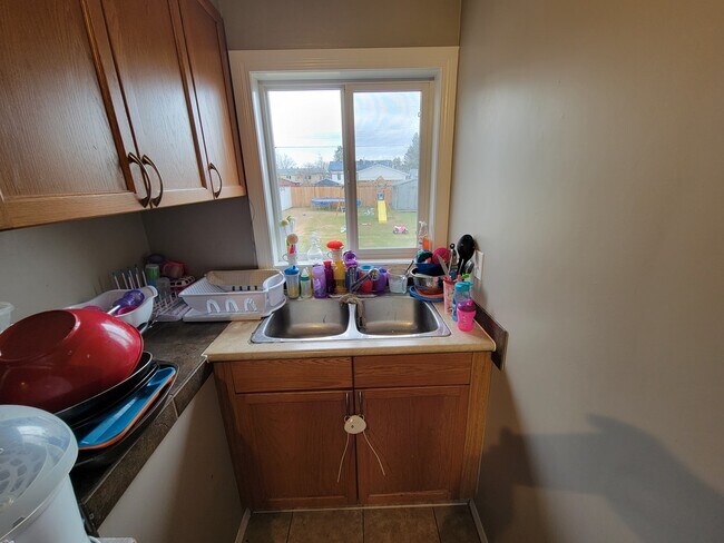 Photo - 1407-1408 8 St