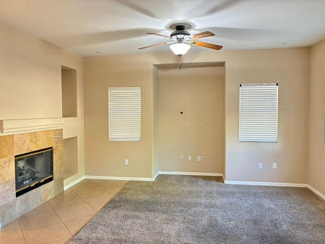 Photo - 940 Encorvado St