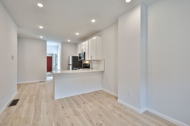 Building Photo - 2911 W Clearfield St Unit A