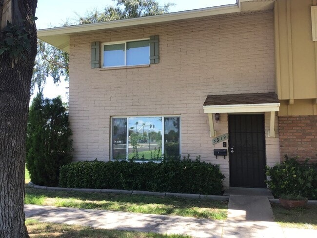 Building Photo - Corner Unit Townhome with Style and Substa...