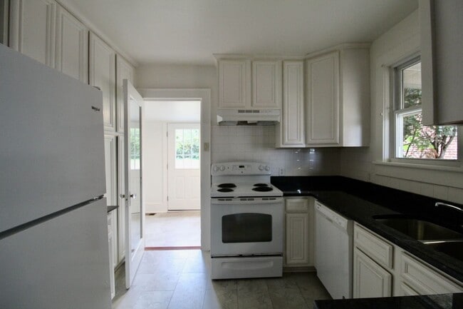 805 S High St