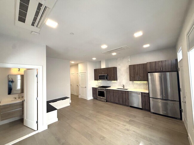 Photo - 24 Rush St Unit E