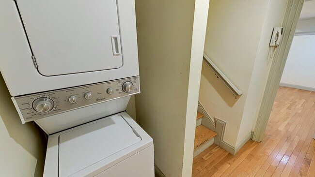 Photo - Large Unit on Newbury St, In-Unit Washer and Dryer, Eat-in Kitchen, All Large Bedrooms, Desirable...