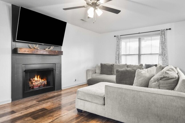 Photo - Pet Friendly Three Bedroom!