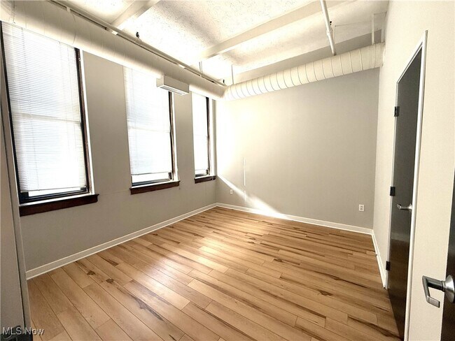 Photo - 1133 W 9th St Unit 202