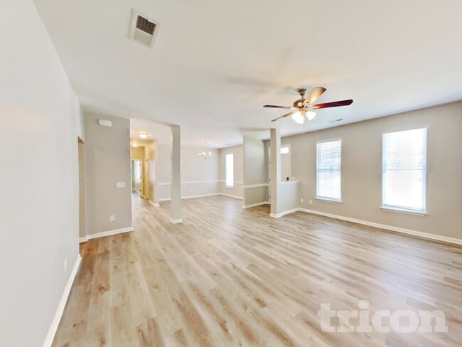 Photo - 1582 Weatherend Dr