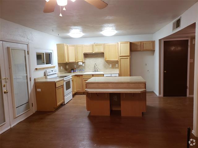 Building Photo - 538 White Oak St Rental