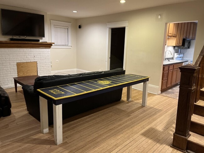 Building Photo - 1227 S State St