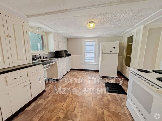 Building Photo - 665 Allen St Rental