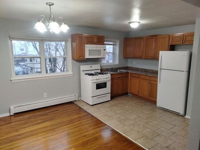 Building Photo - 29 Annawan St Unit C5