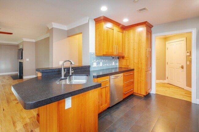 Photo - 437 Winnacunnet Rd