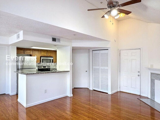 Photo - 1011 Fallcrest Ct Unit 202