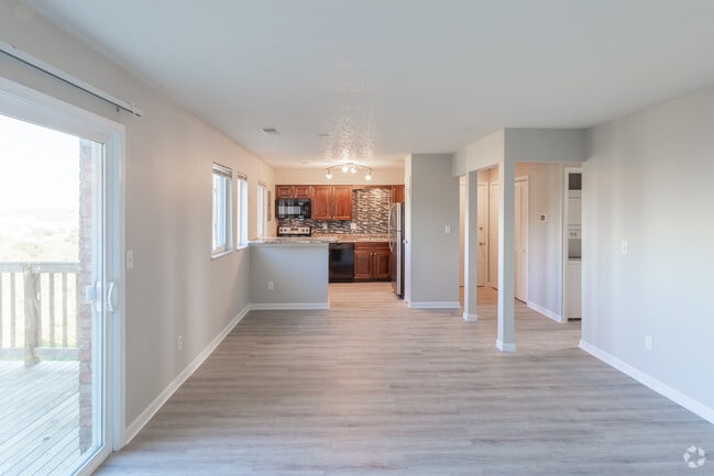 2BR, 1.5BA - 990 SF - City View Apartments