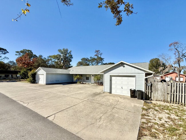 Photo - 1159 E Rohe St