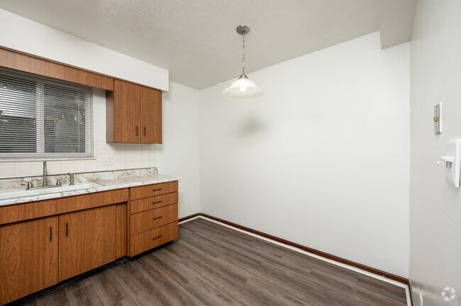 2BR, 1BA - 678SF - Dining Area