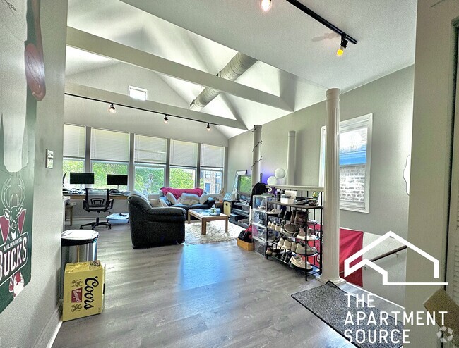 Building Photo - 1237 W Ohio St Unit 3 Rental