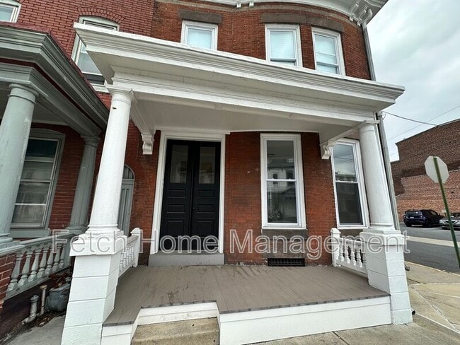 Building Photo - 701 Walnut St Unit 1