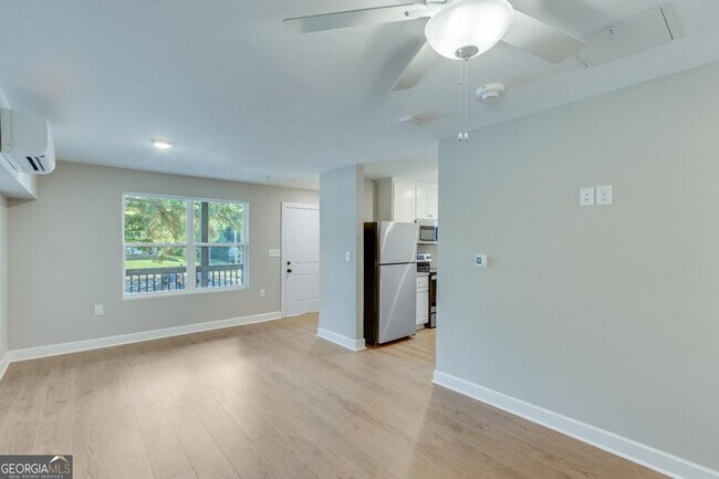 Photo - 710 Jesse Jewell Pkwy SE Unit 101 CORNER