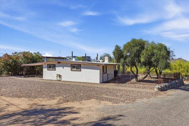 Building Photo - 38466 N Basin Rd