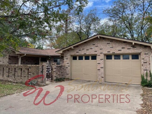 Photo - Spacious 3 Bedroom Brick Home in the Heart of Stephenville!