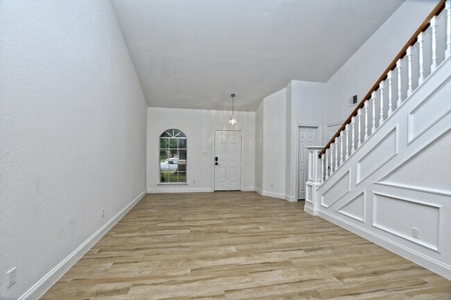 Photo - 17607 Klamath Falls Dr