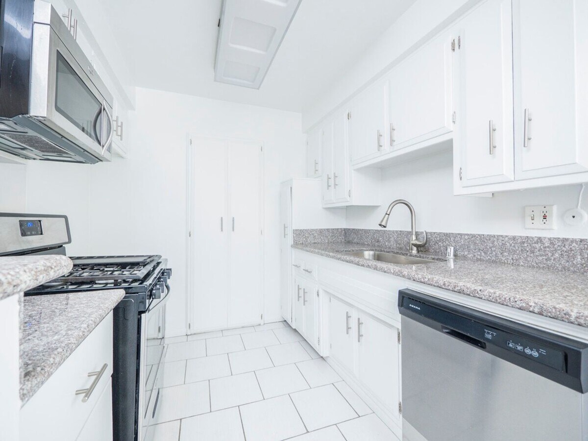 Photo - 1963 S. Bedford St