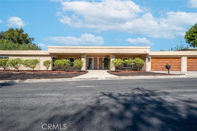 Building Photo - 4321 Clear Valley Dr