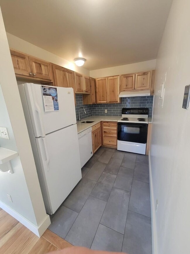 Building Photo - 3597 Nottingham Ct Unit #2