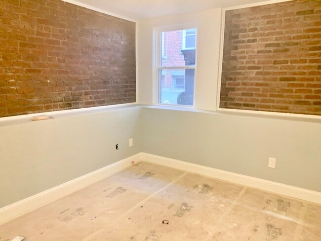 Photo - 176 Kelton St