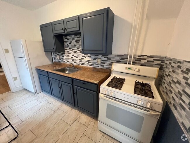 Building Photo - Newly Updated 3 Bedroom Home