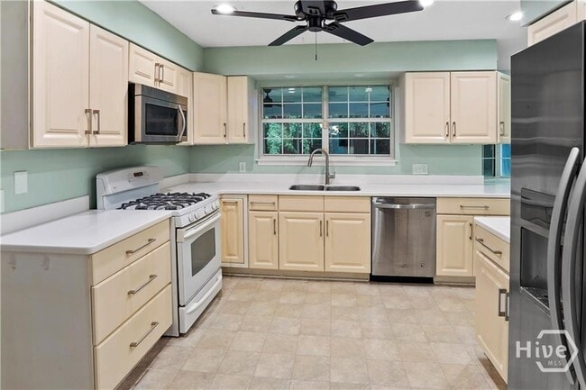 Building Photo - 115 Phyllis Dr