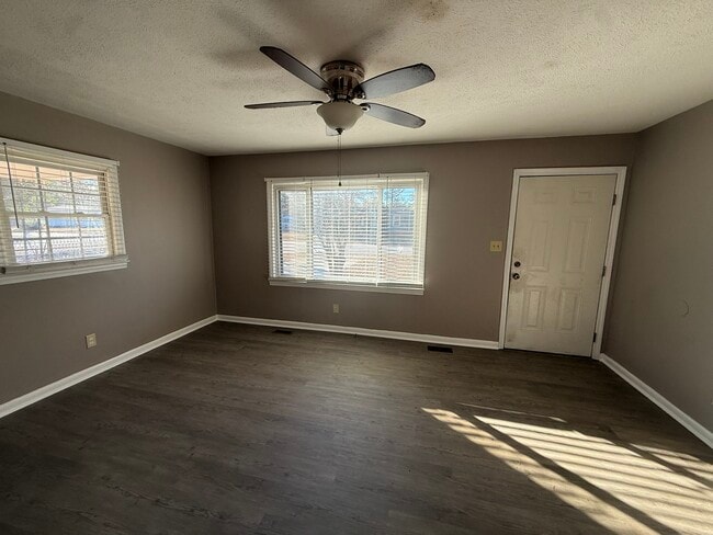 Photo - 2223 Carbine St