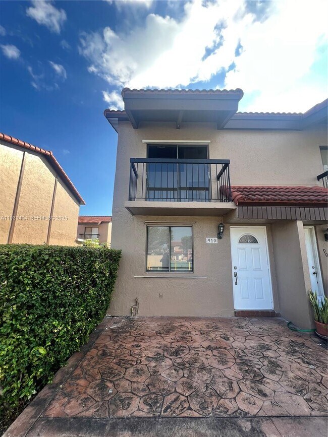 Building Photo - 1909 SW 107th Ave