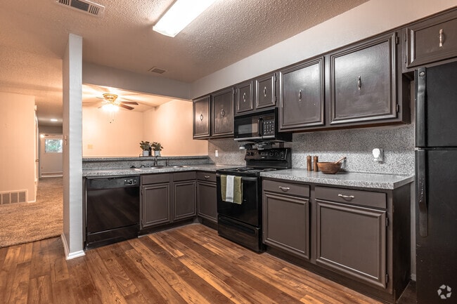 2BR, 2BA - Kitchen